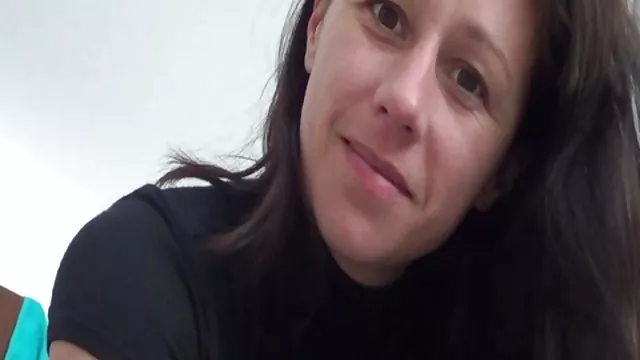 XXX hiçbir kayıt Çek amatör kıvrımlarını milfporna gösterir