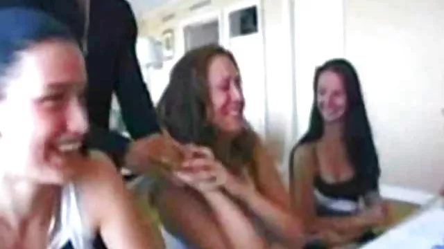 XXX hiçbir kayıt Muhteşem esmer mutfakta milf